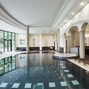 & Le Pavillon Charbonnières-les-Bains